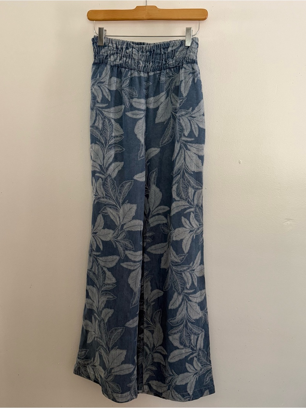 Land N Sea blue leaf-print pull-on pants